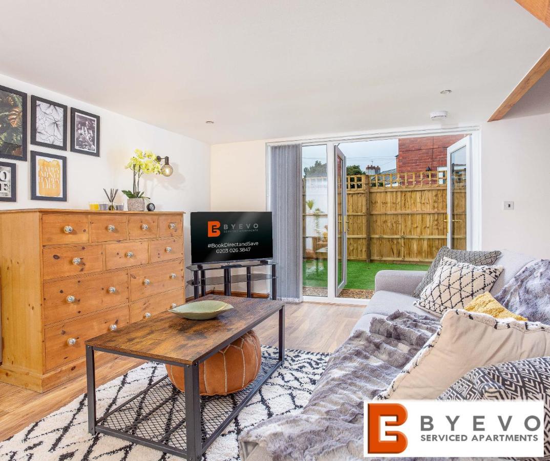 Byevo Oswestry Barn - Quirky Romantic Retreat Or Cosy Contractor Base Exterior photo