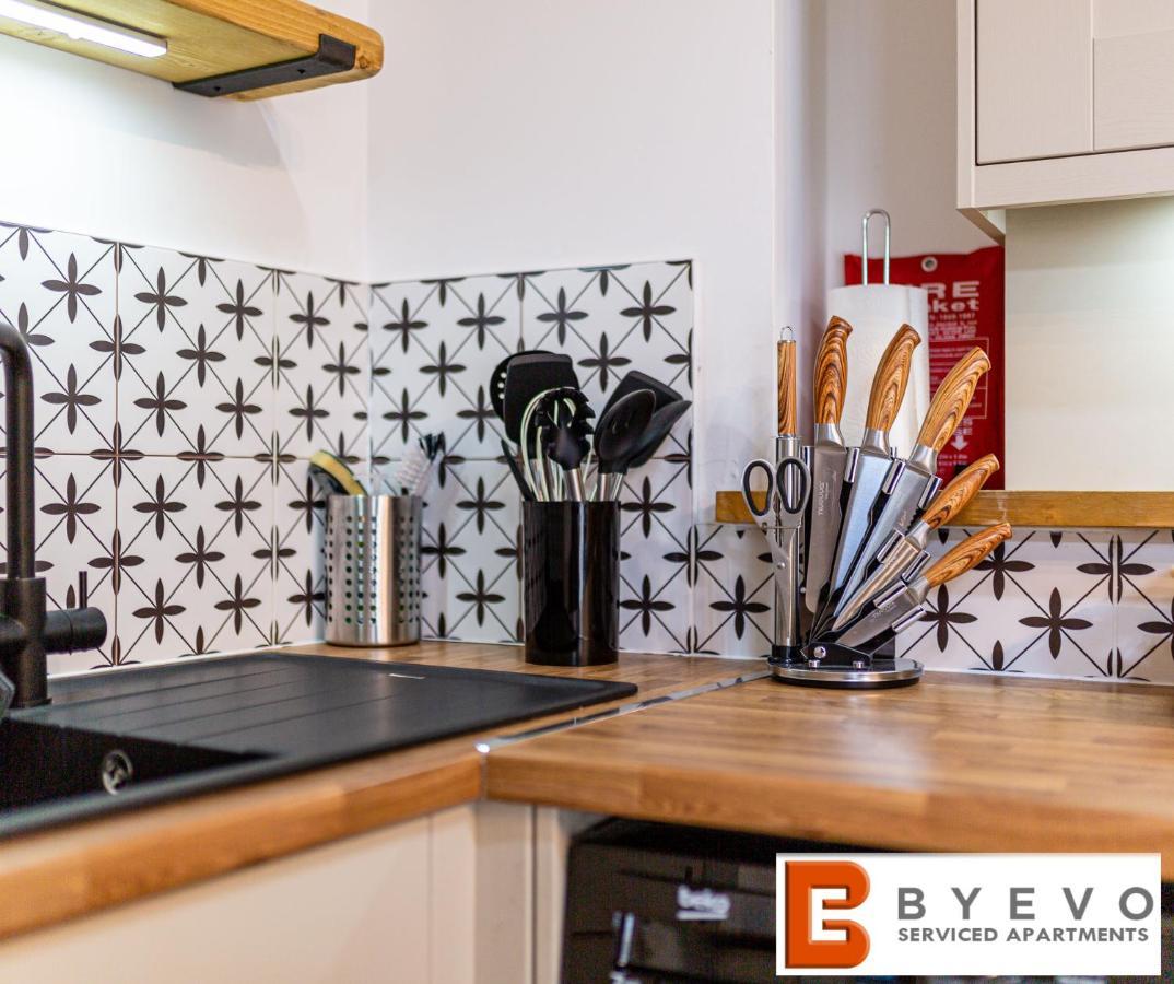 Byevo Oswestry Barn - Quirky Romantic Retreat Or Cosy Contractor Base Exterior photo
